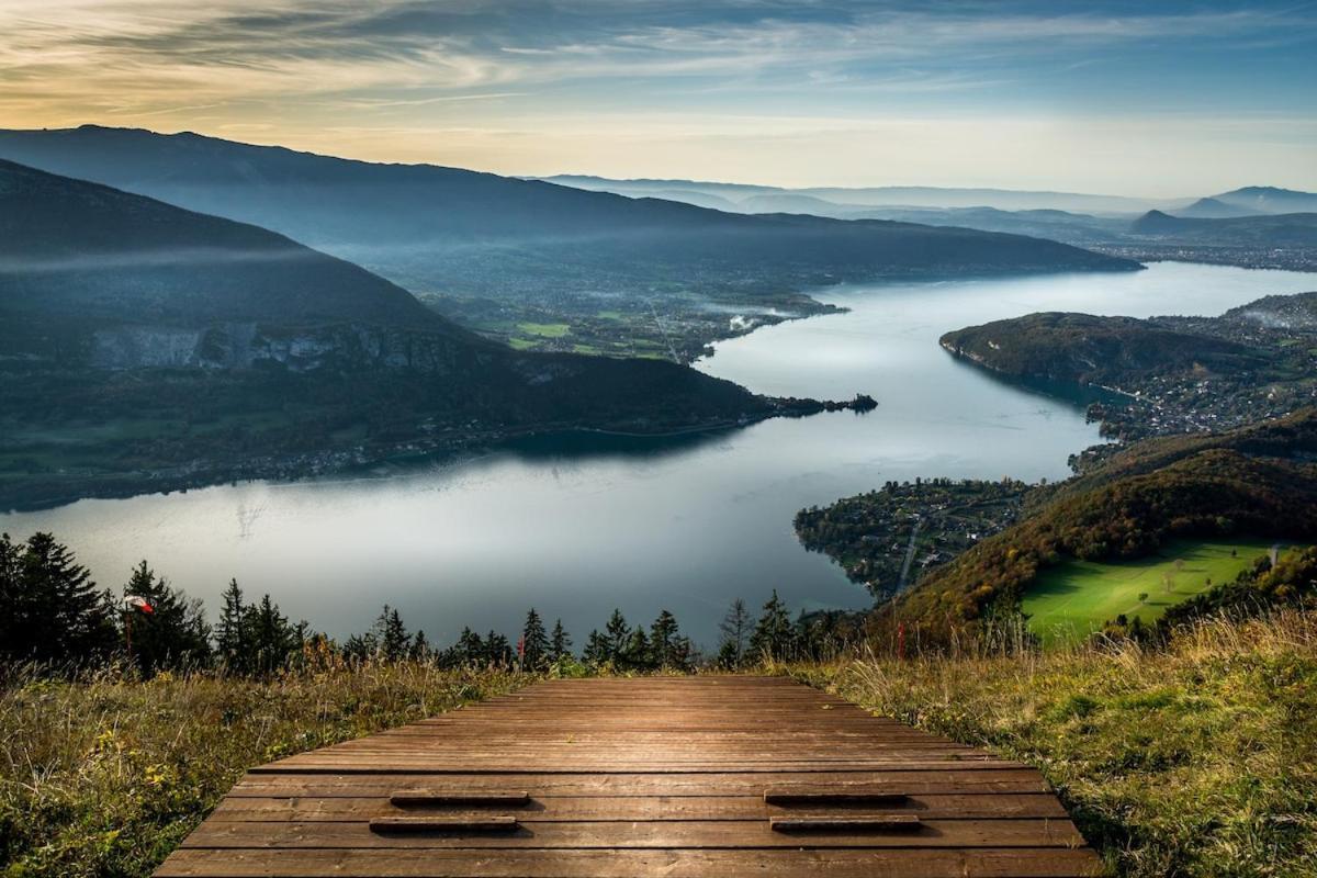 Golden Beach Parking Proche Du Lac アヌシー エクステリア 写真