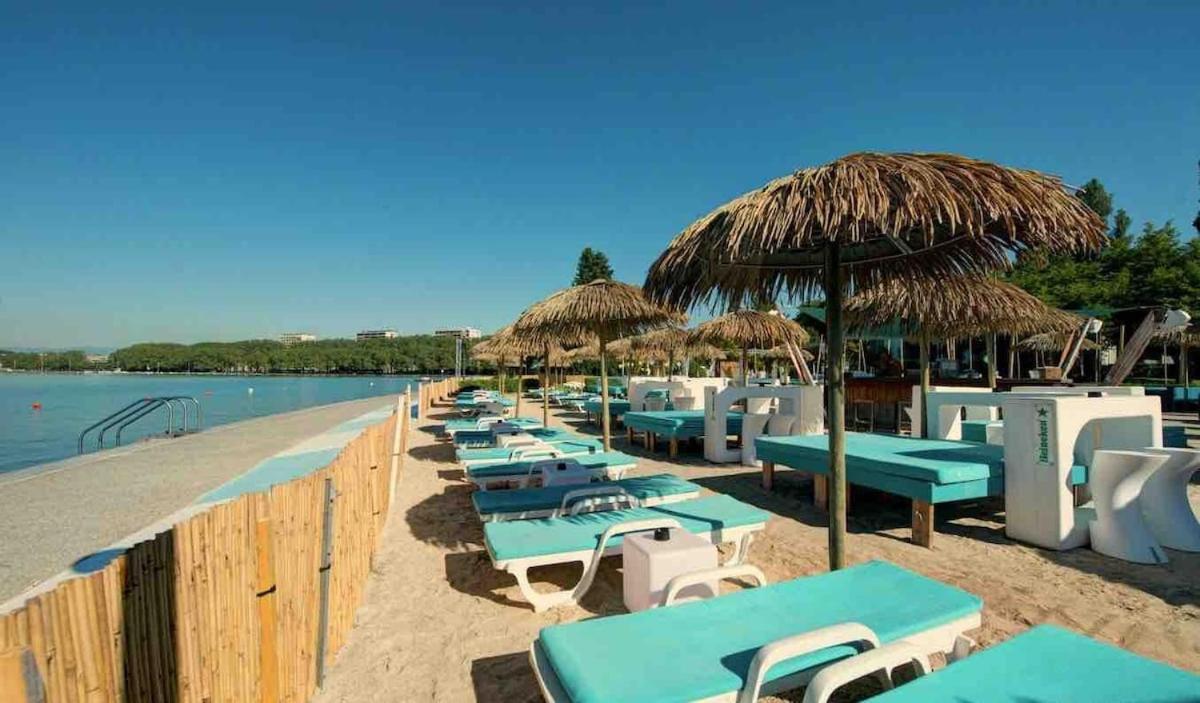 Golden Beach Parking Proche Du Lac アヌシー エクステリア 写真